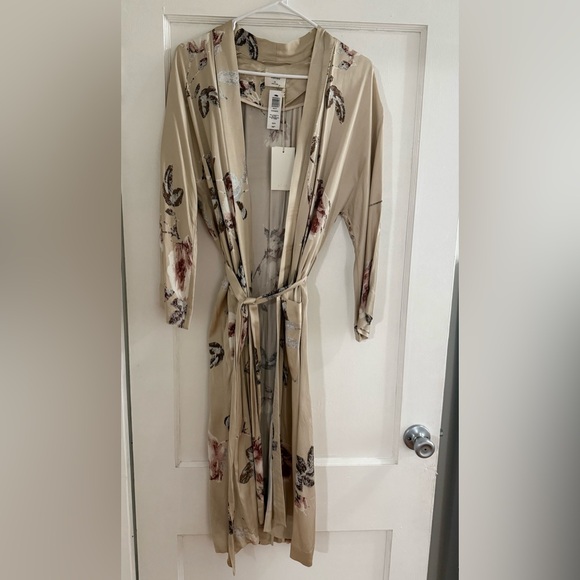 Aritzia Floral Beige Kimono Robe - Picture 4 of 4